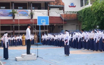 BNN KOTA SURAKARTA SEBAGAI INSPEKTUR UPACARA BENDERA